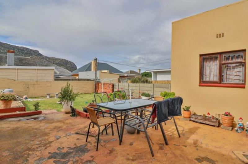 To Let 3 Bedroom Property for Rent in Fish Hoek Western Cape